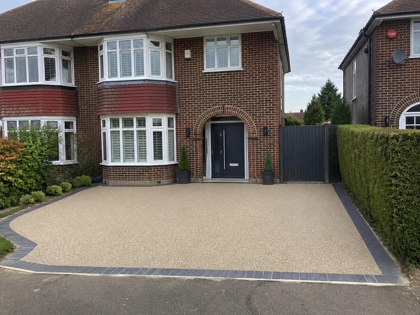 Warm Buff/Beige resin bound driveway