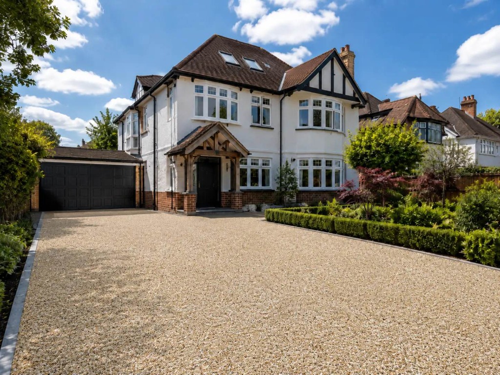 Resin bound driveway in Brent by Windsor Resin Driveways