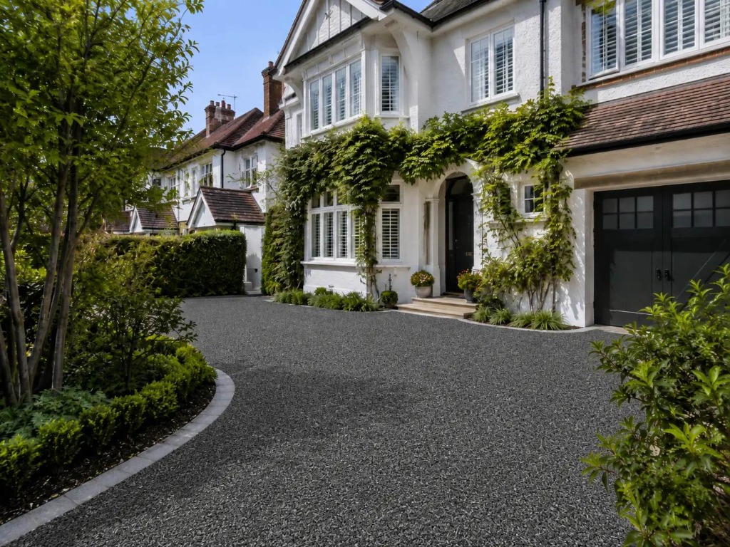 Resin bound driveway in Ealing by Windsor Resin Driveways