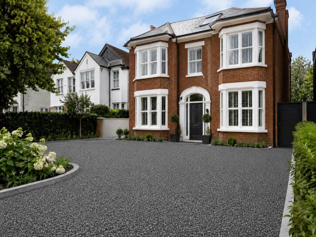 Resin bound driveway installation in Hammersmith by Windsor Resin Driveways