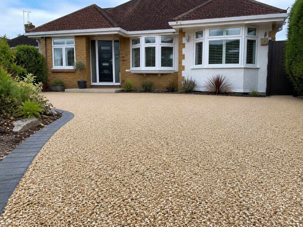 Caramel Latte resin bound driveway on bungalow with curved border detail by Windsor Resin Driveways